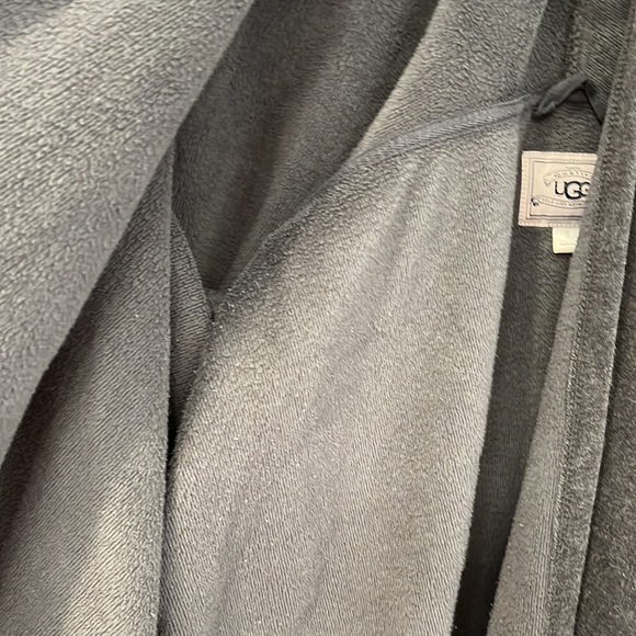 Ugg fleece Sweater! Size Small! So comfy!!  🥰 - Picture 3 of 9